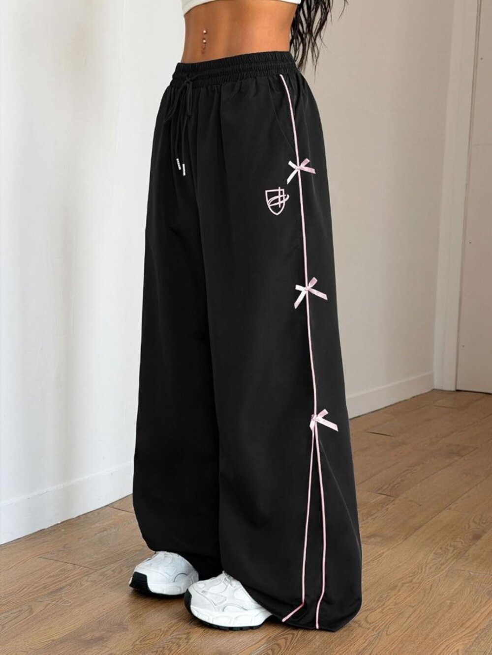 Trendy Y2K Baggy Wide Leg Parachute Pants with Pockets for Women - Comfy - Picture 2 of 5